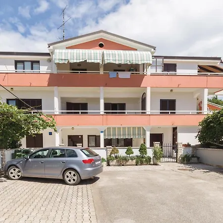 1 Bedroom Cozy Apartment In Savudrija Apartment *