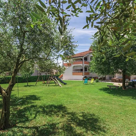 Gorgeous Apartment In Savudrija With Kitchen *