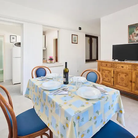 1 Bedroom Cozy Apartment In Savudrija